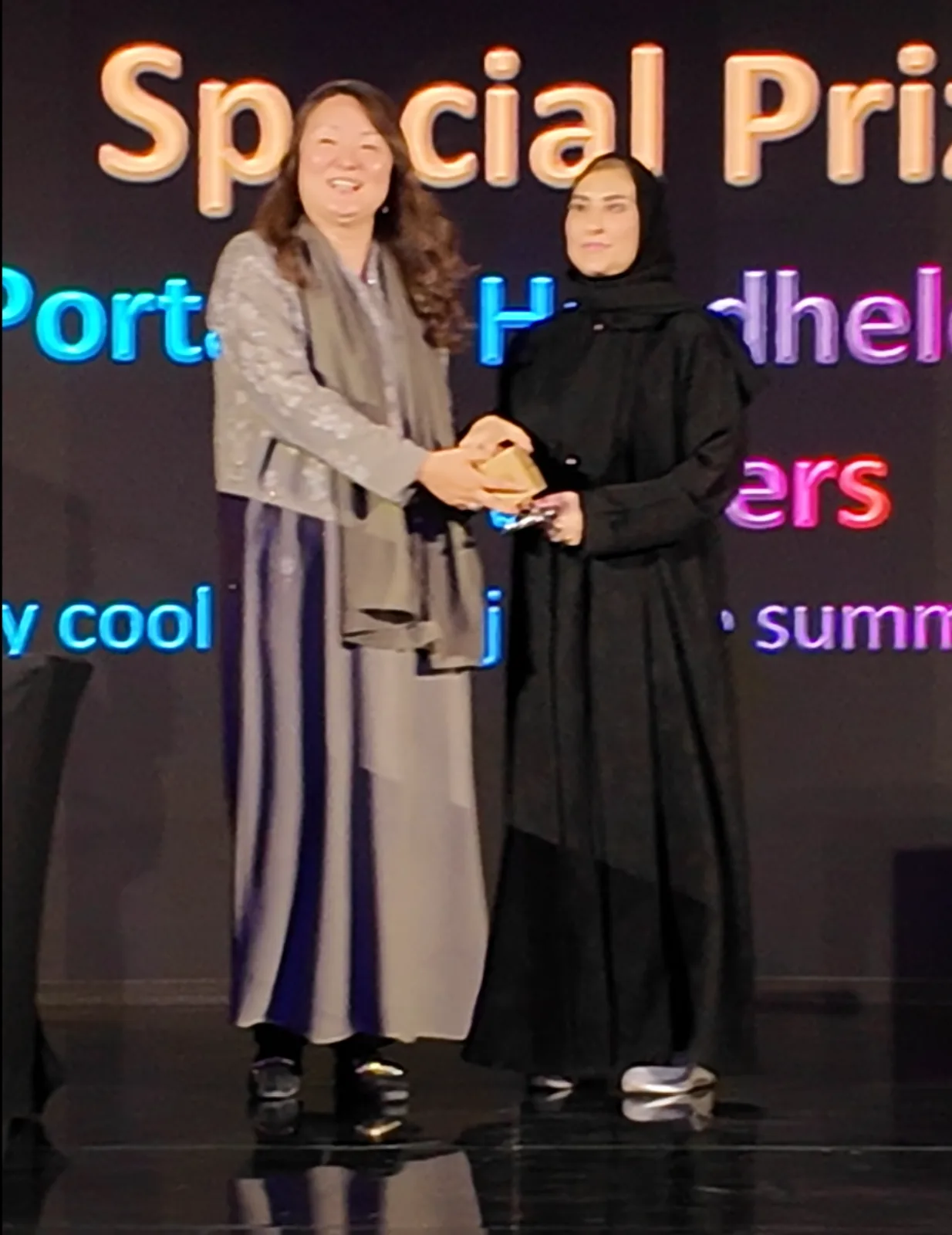 Mrs. Lucy, CEO of DSCC Contracting, presenting a special prize to an audience winner